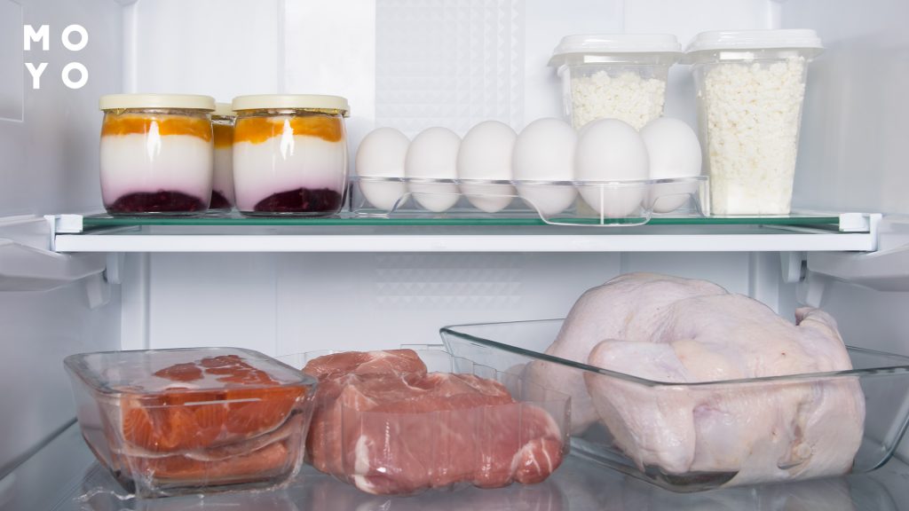 продукты в холодильной камере