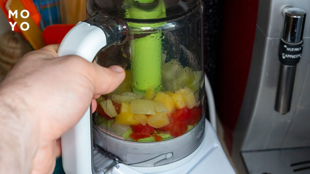 Блендер-пароварки с овощами в чаше