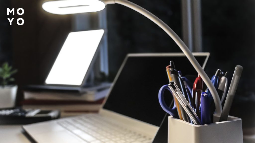 освещение на столе