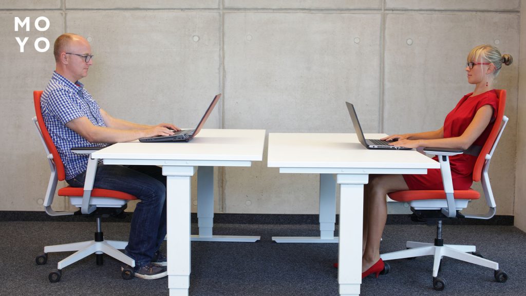 правильное положение за компьютером