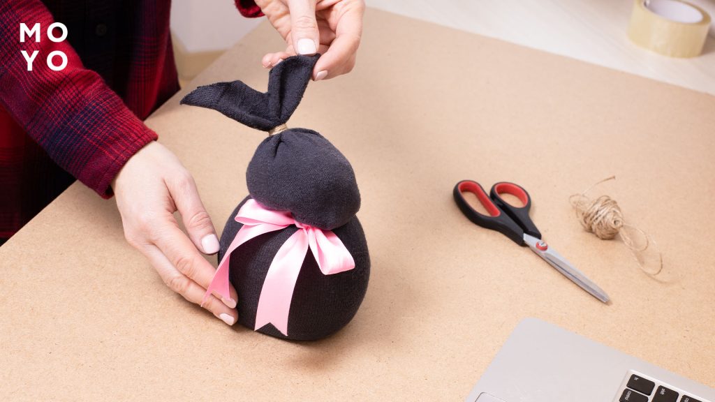 заєць зі шкарпетки