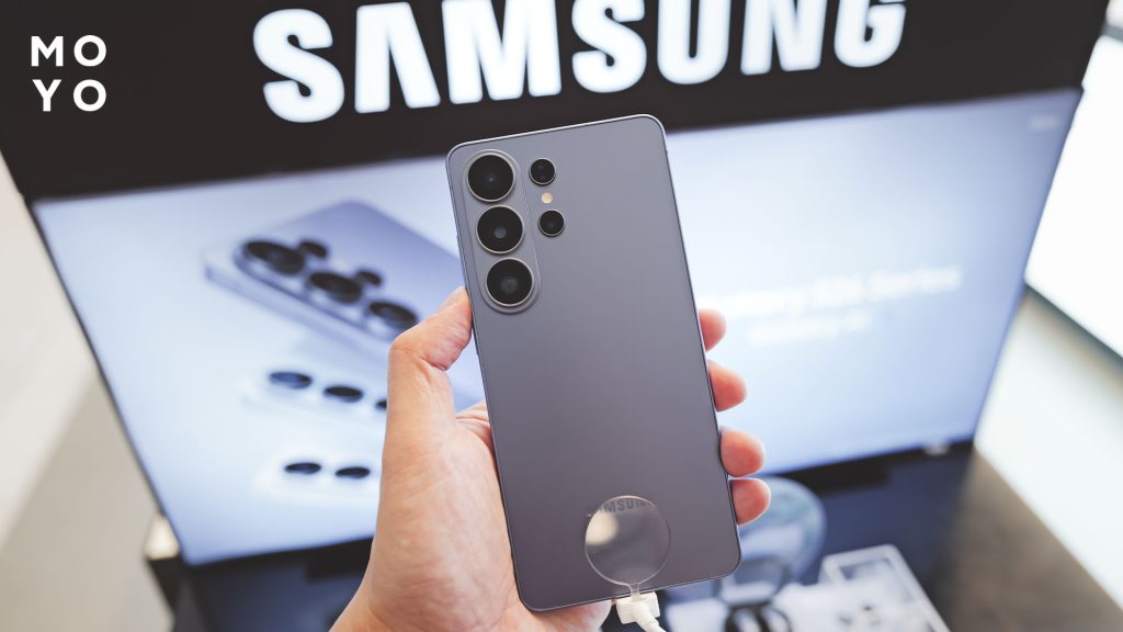 телефон в руке