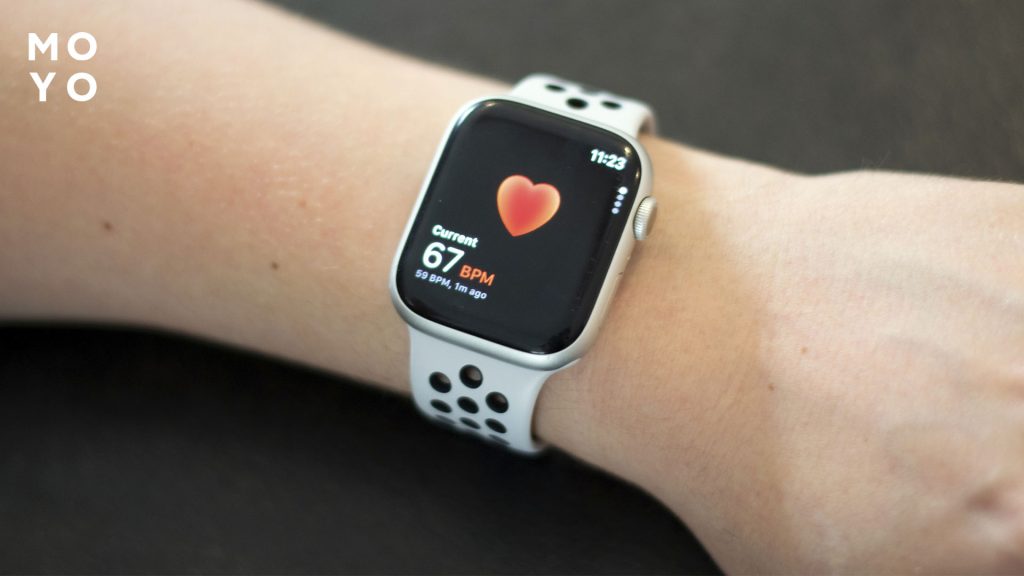Сравнение функций здоровья Apple Watch 8 и se